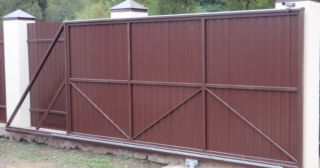 Купить откатные ворота из профнастила Тында, цена от 1788 руб.